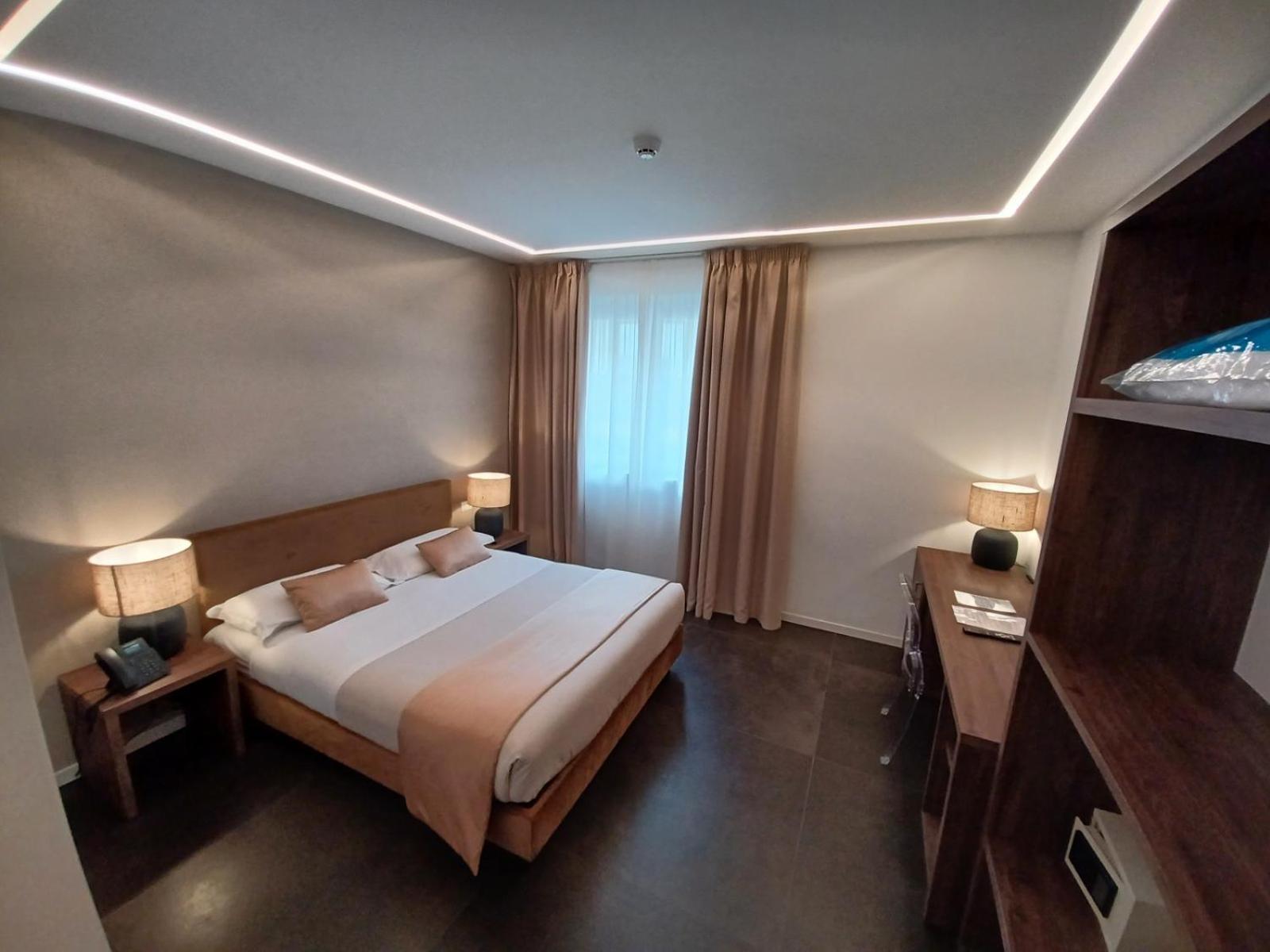 Outside Boutique Hotel Фоджа Екстер'єр фото