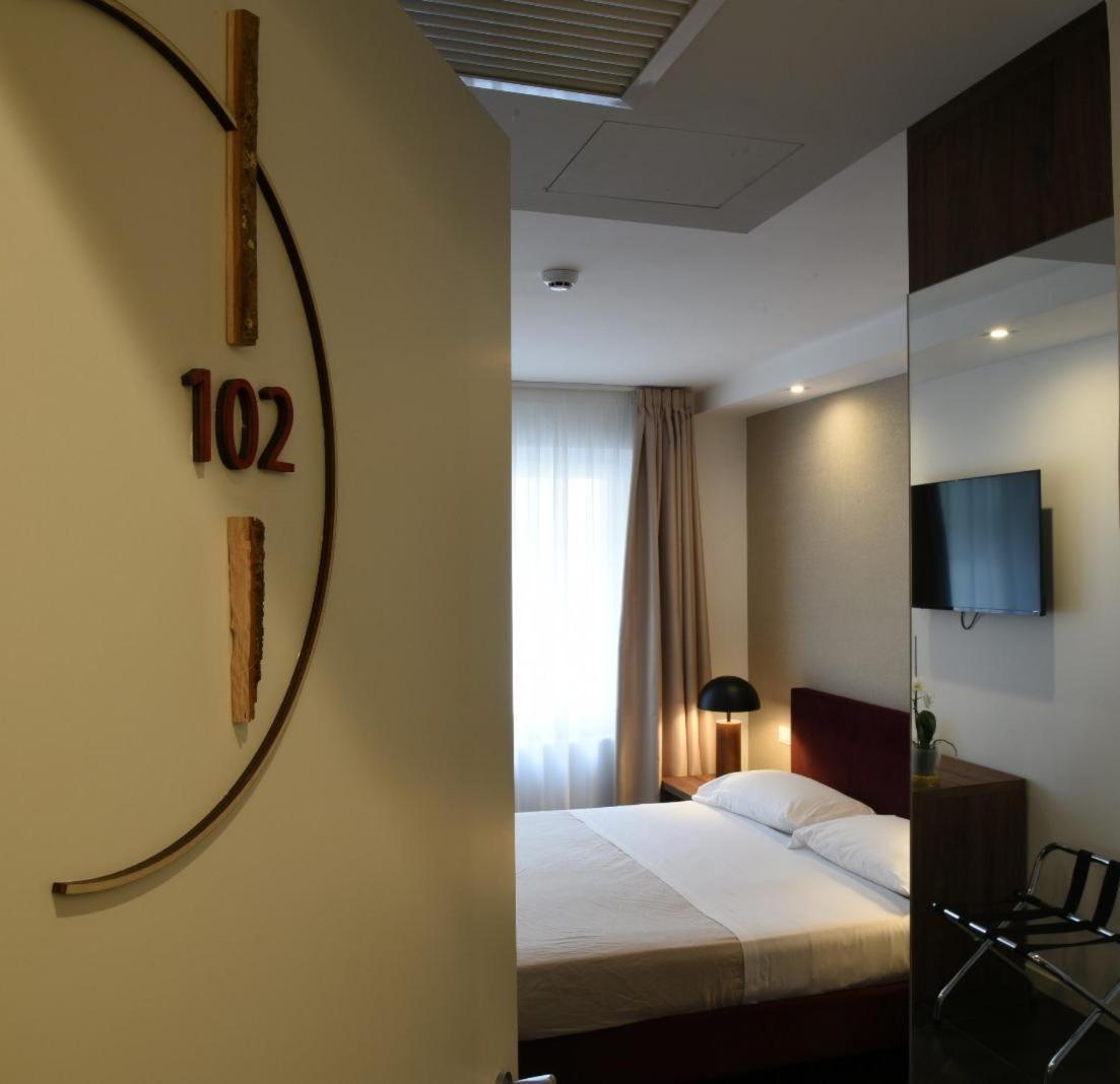 Outside Boutique Hotel Фоджа Екстер'єр фото